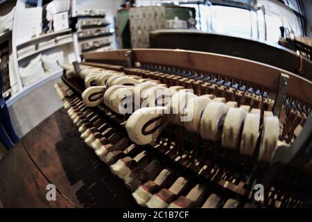 Il pianoforte martella dalle parti innard dello strumento musicale Foto Stock