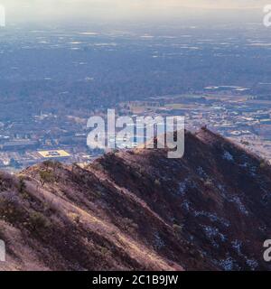La cima della Square Crop Mountain si affaccia su Salt Lake City, Utah Foto Stock