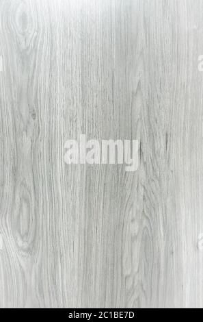 Superficie di legno morbido leggermente lavato bianco come sfondo. Tavole di legno verniciate a bianco grunge modello tavolo vista dall'alto. Foto Stock