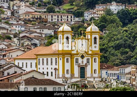 Antica e storica chiesa della città di Ouro Preto Foto Stock