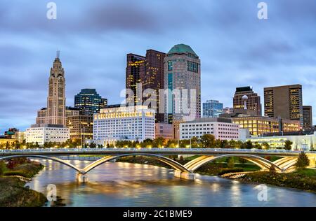 Paesaggio urbano di Columbus sopra il fiume Scioto - Ohio, Stati Uniti Foto Stock