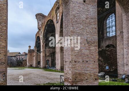 Basilica di Massenzio Vista prospettica esterna Foto Stock