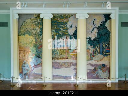 Pierre Bonnard trittico murale opere d'arte il Mar Mediterraneo in galleria d'arte, Museo Hermitage, edificio generale dello staff, San Pietroburgo, Russia Foto Stock