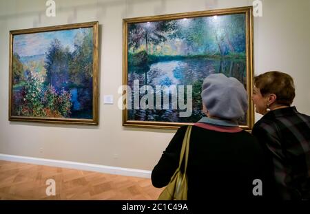 Claude Monet dipinti, Rose nel Giardino di Hosede e lo Stagno di Montgerond, Museo Hermitage, edificio del personale generale, San Pietroburgo, Russia Foto Stock