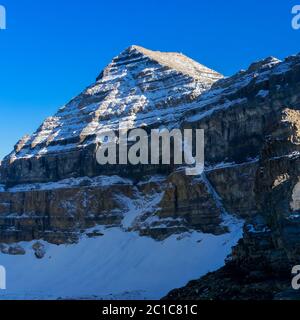 Cornice quadrata cima del Monte Timpanogos, Utah in una giornata limpida Foto Stock