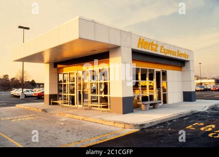 Hub di noleggio aeroporto Hertz Foto Stock