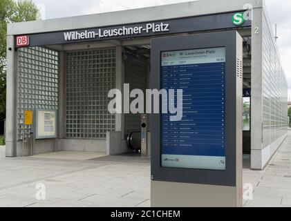 La fermata è stata Wilhelm Leuschner Platz dal tunnel cittadino di Lipsia Foto Stock
