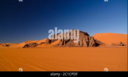 Tramonto vista sulla duna di Tin Merzouga al parco nazionale di Tassili nAjjer, Algeria Foto Stock