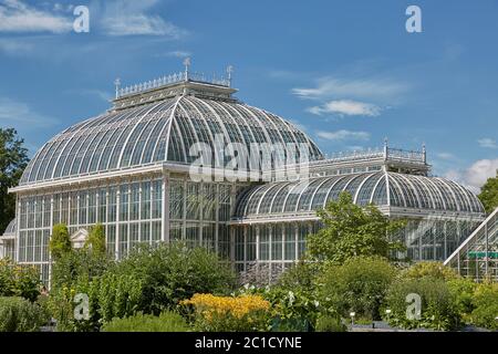 Il giardino botanico Kaisaniemi e la sua serra a Helsinki, Finlandia Foto Stock