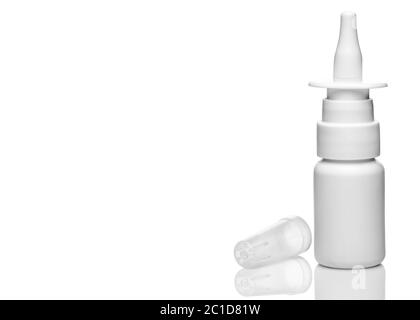 flacone per medicinale spray nasale isolato su bianco Foto Stock