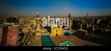 Panorama aereo della Moschea di Wazir Khan, Lahore, Pakistan Foto Stock