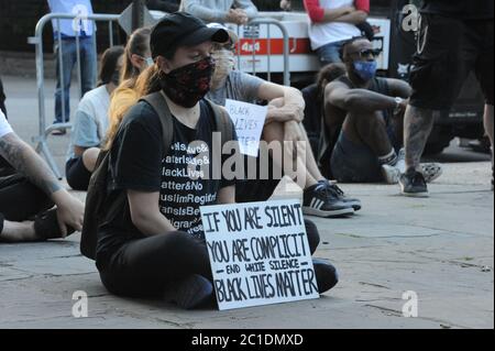 Vigil for George Floyd 14 giugno 2020 a Manhattan Upper East Side fuori della Gracie Mansion, residenza del sindaco Bill de Blasio, a New York City, New York Foto Stock