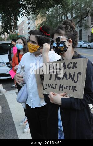 Vigil for George Floyd 14 giugno 2020 a Manhattan Upper East Side fuori della Gracie Mansion, residenza del sindaco Bill de Blasio, a New York City, New York Foto Stock