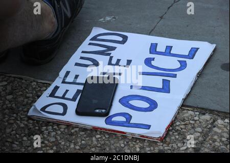 Vigil for George Floyd 14 giugno 2020 a Manhattan Upper East Side fuori della Gracie Mansion, residenza del sindaco Bill de Blasio, a New York City, New York Foto Stock