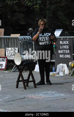 Vigil for George Floyd 14 giugno 2020 a Manhattan Upper East Side fuori della Gracie Mansion, residenza del sindaco Bill de Blasio, a New York City, New York Foto Stock