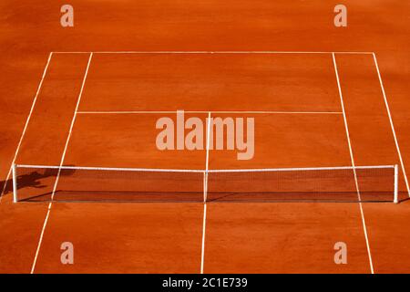 Vista su un campo da tennis in terra battuta e linea di base Foto Stock