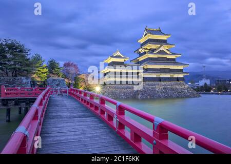 Castello Matsumoto di notte a Nagano perfeziona, Giappone Foto Stock
