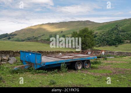 Potter Fell è una caduta nei pressi dei villaggi di Burneside e Staveley, Cumbria, Inghilterra. Sul cadavere sono presenti numerosi tarni, tra cui Gurnal Dubs Foto Stock