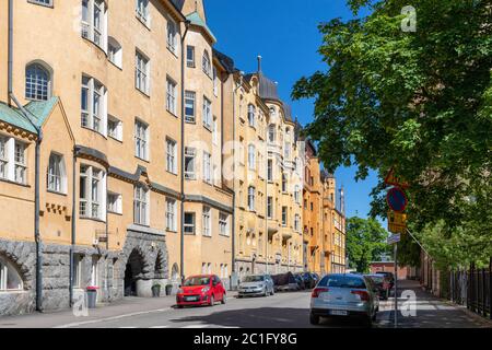 Gli edifici antichi della capitale finlandese, Helsinki, sono stati costruiti durante un lungo periodo di tempo. Ogni edificio mostra l'architettura popolare alla sua epoca. Foto Stock