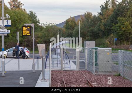 Vista verso sud lungo il percorso chiuso di Waverley dalla fine del capolinea ferroviario riaperto al Tweedbank.dead fine ferrovia Foto Stock