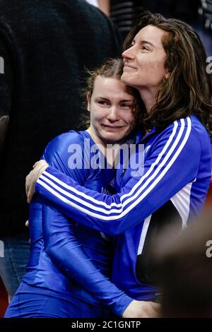 Pallavolo donna giocatore Montreal Carabins - emozione, abbraccio Foto Stock