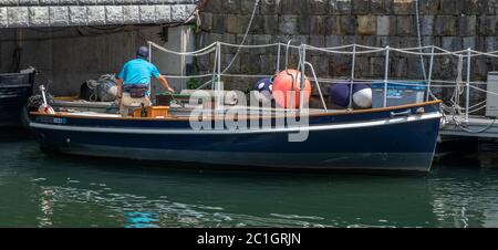 Barca vuota del canale di Otaru, Hokkaido, Giappone Foto Stock