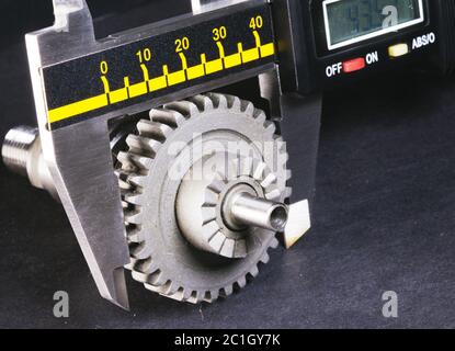 Parametri di misurazione di ingranaggi, Dettagli mediante il micrometro digitale Foto Stock