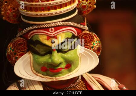 Kathakali, la forma d'arte più bella del Kerala, espressione del Country.facial proprio del Dio della danza classica indiana famosa kathakali. Che è eseguito a. Foto Stock