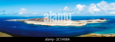 Isola vulcanica La Graciosa dell'Oceano Atlantico - una vista da Lanzarote isole Canarie Spagna Foto Stock