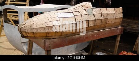 Divertente bara tradizionale a forma di professione, scarpe, scarpe, Tanner, Accra in Ghana Foto Stock