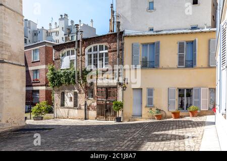 Parigi, Francia - 26 maggio 2020: L'îlot de la Reine Blanche è una collezione di edifici situati nel 13 ° arrondissement di Parigi, vicino ai Gobelins f Foto Stock