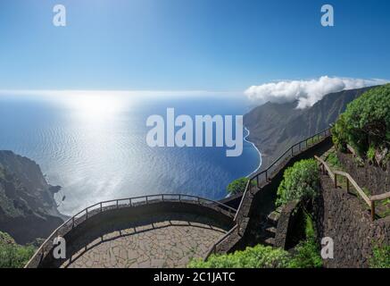 El Hierro, Isole Canarie - punto di vista Mirador de Isora che domina la baia di Las Playas Foto Stock