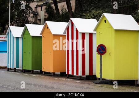 Servizi igienici casa, casa, cambiare casa con strisce Foto Stock