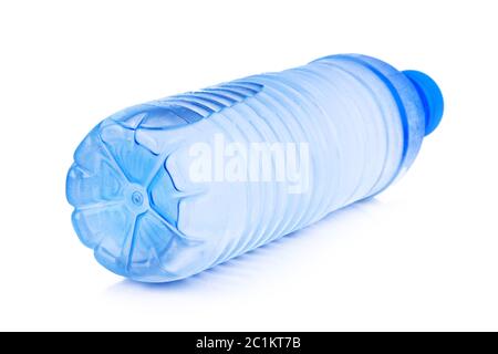 primo piano di una bottiglia di plastica su sfondo bianco Foto Stock