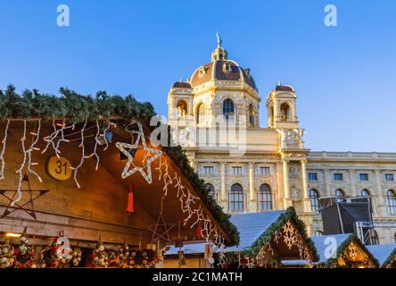 Il Mercatino di Natale vicino al quartiere dei musei di Vienna Austria Foto Stock