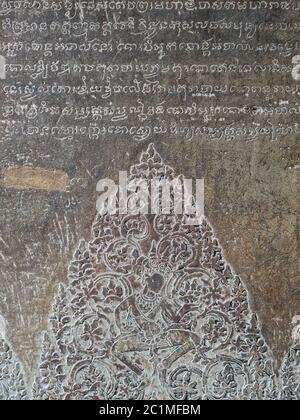 Trascrizione Khmer nella galleria occidentale di Angkor Wat - Siem Reap, Cambogia Foto Stock