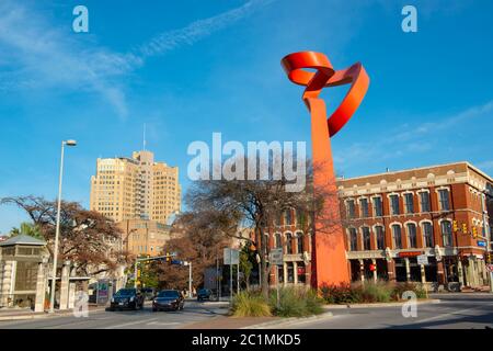 La torcia dell'amicizia Spagnolo: La Antorcha de la Amistad su e Commerce Street vicino Alamo Plaza a San Antonio, Texas, Stati Uniti. Foto Stock