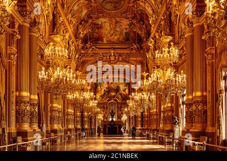 Parigi, Francia, marzo 31 2017: Vista interna dell'Opera National de Paris Garnier, Francia. Fu costruito dal 1861 al 1875 per t Foto Stock