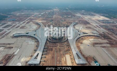 Pechino, Cina. 15 giugno 2020. La foto aerea del 15 giugno 2020 mostra il sito di costruzione dell'aeroporto internazionale di Chengdu Tianfu a Chengdu, provincia sudoccidentale del Sichuan. Credit: Wang Xi/Xinhua/Alamy Live News Foto Stock