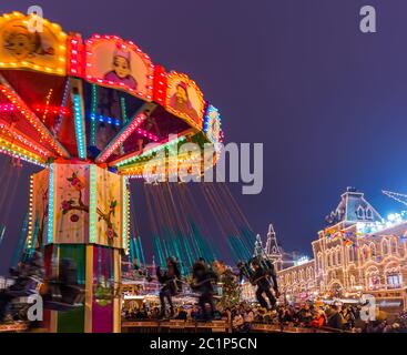 Mosca, Russia - 05 gennaio 2018: Giostra natalizia sulla Piazza Rossa Foto Stock