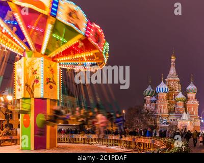 Mosca, Russia - 05 gennaio 2018: Giostra natalizia sulla Piazza Rossa Foto Stock