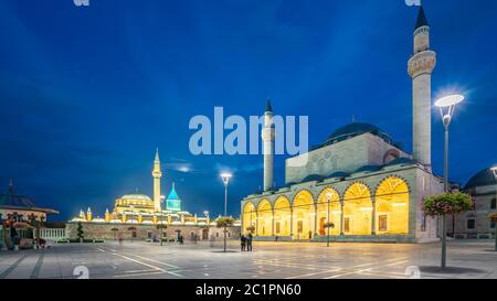 Konya città con vista sulla Moschea di Selimiye e il Museo Mevlana in Turchia Foto Stock