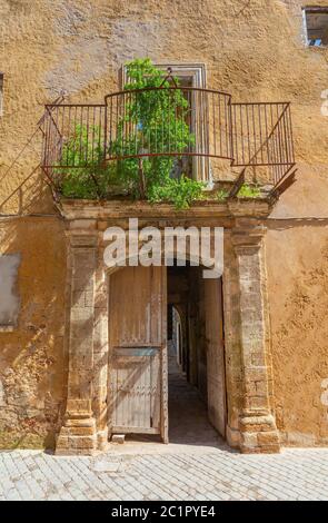 Porta in vecchio muro forte El Jadida Marocco Foto Stock