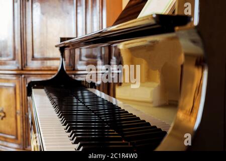 Pianoforte shot close up. Tasti di pianoforte. Strumento musicale design classico Foto Stock