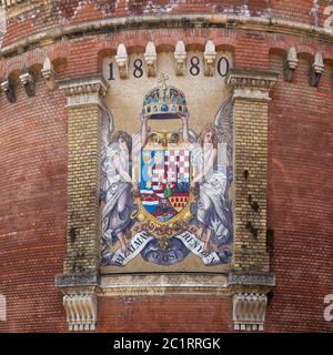 Un mosaico antico stemma del Regno di Ungheria a Budapest Foto Stock