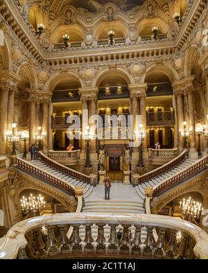 Parigi, Francia, marzo 31 2017: Vista interna dell'Opera National de Paris Garnier, Francia. Fu costruito dal 1861 al 1875 per t Foto Stock