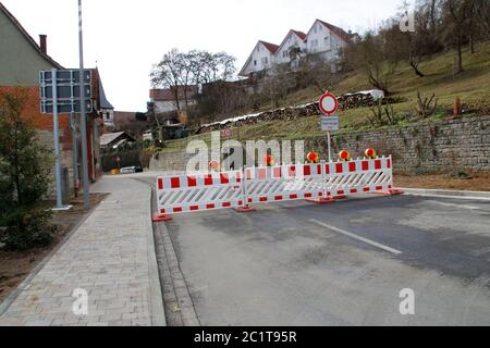Chiusura della strada sulla strada principale in flacht nel quartiere Boeblingen Foto Stock