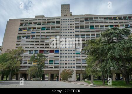 L'unità abitativa (in francese: "Unité d'habitation"), un moderno edificio residenziale sviluppato dall'architetto noto come le Corbusier (Charles-Édouard Foto Stock