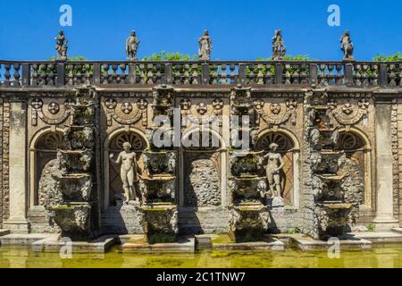 Germania, Hannover - Cascade nel Parco di Herrenhausen Foto Stock