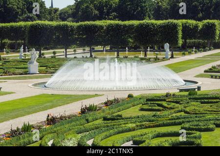 Germania, Hannover - Fontana della Campana nel Parco di Herrenhausen Foto Stock